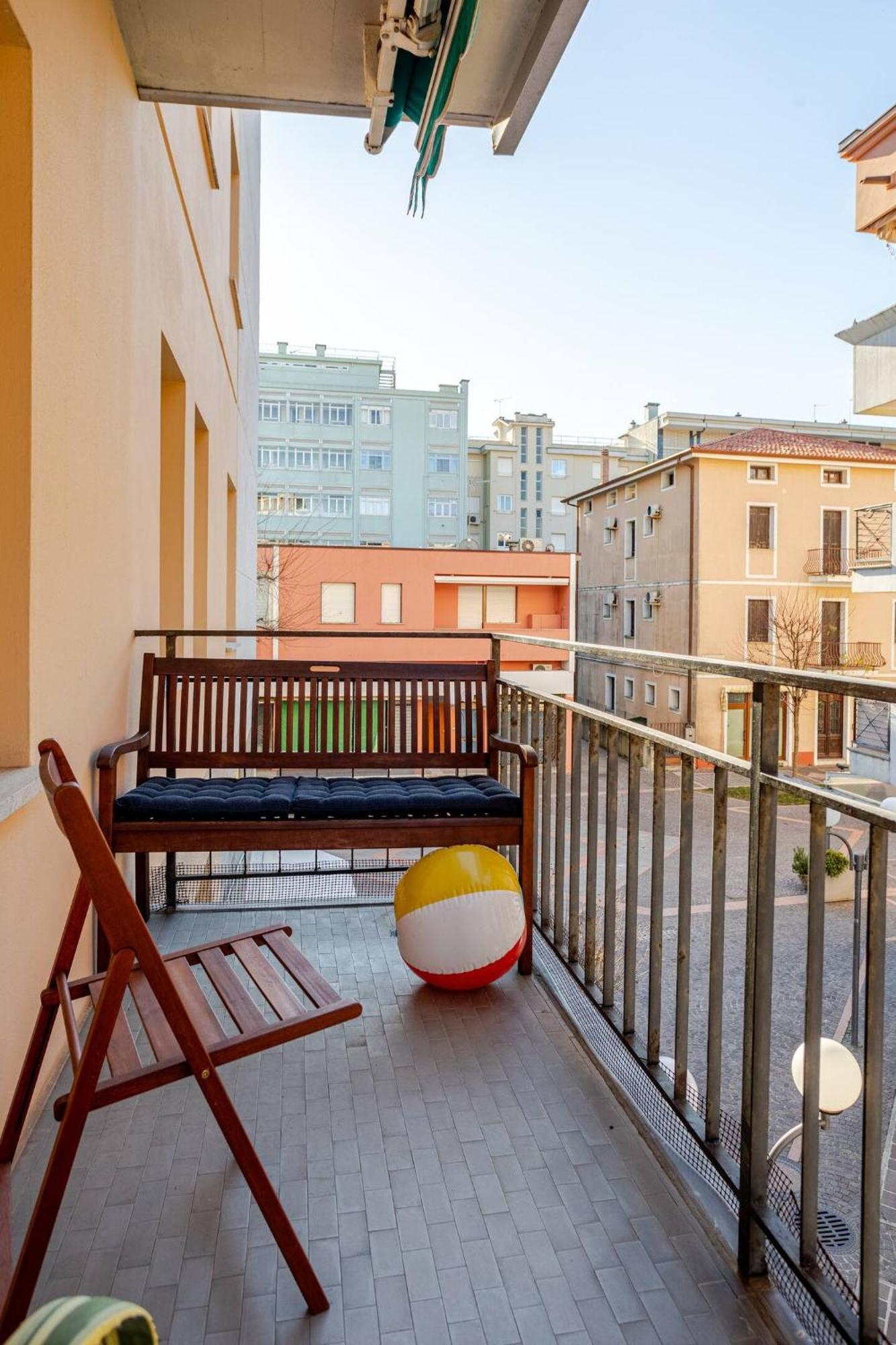 Sunny Home, Appartamento In Centro E Vicino Alla Spiaggia Градо Экстерьер фото