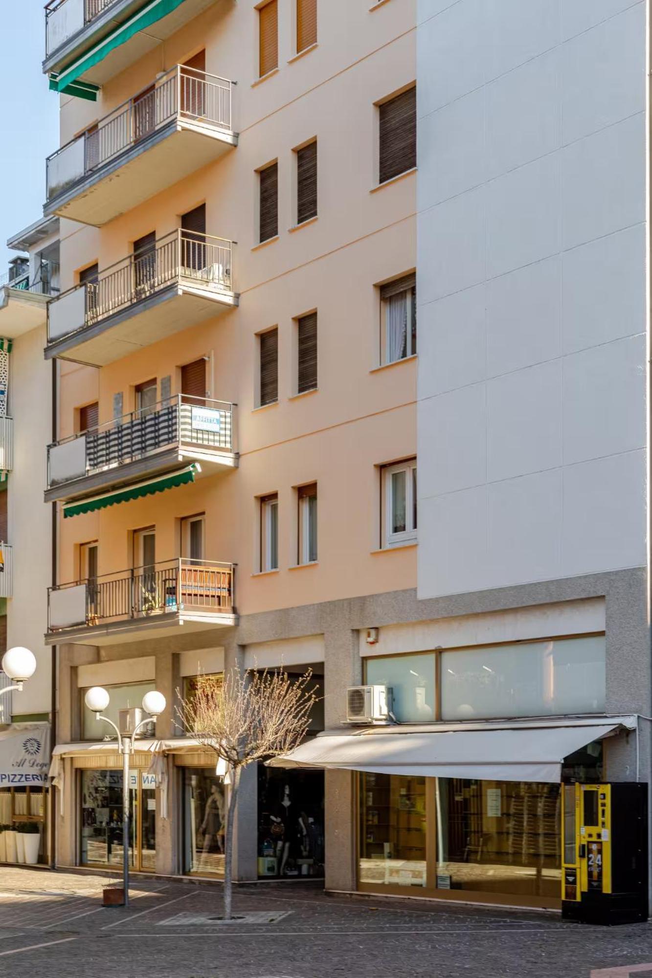 Sunny Home, Appartamento In Centro E Vicino Alla Spiaggia Градо Экстерьер фото